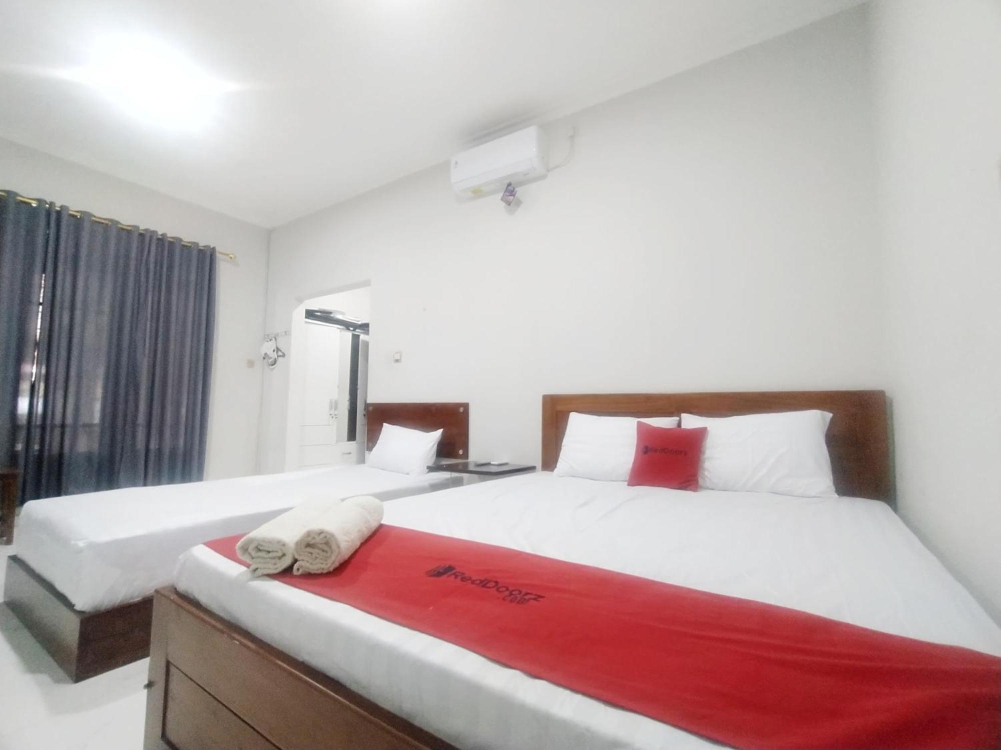 Hotel Reddoorz Syariah Near Stasiun Purwokerto Esterno foto