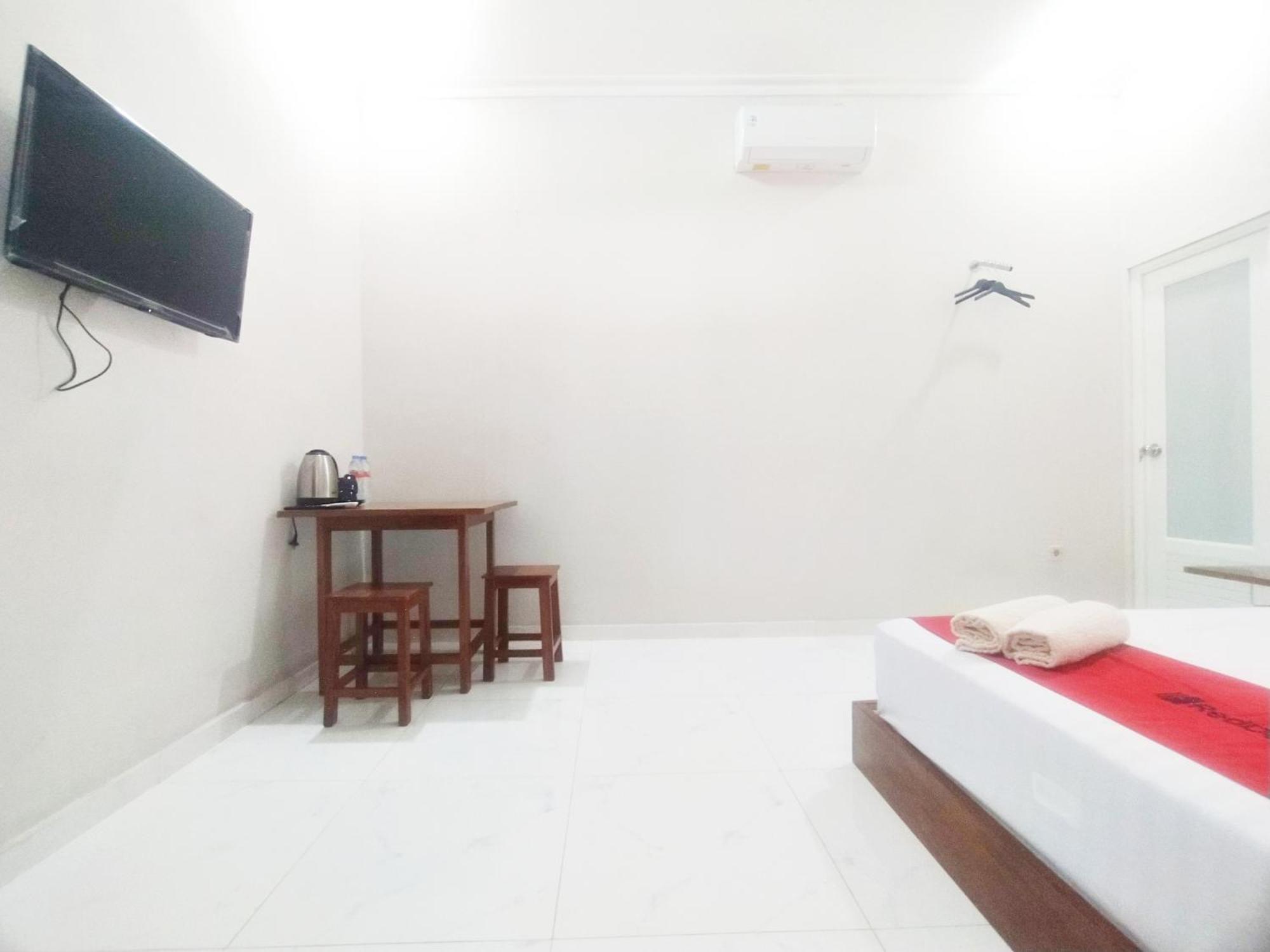 Hotel Reddoorz Syariah Near Stasiun Purwokerto Esterno foto
