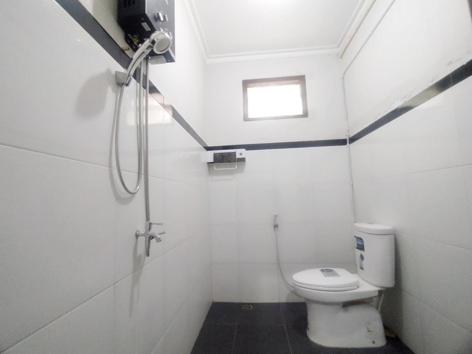 Hotel Reddoorz Syariah Near Stasiun Purwokerto Esterno foto