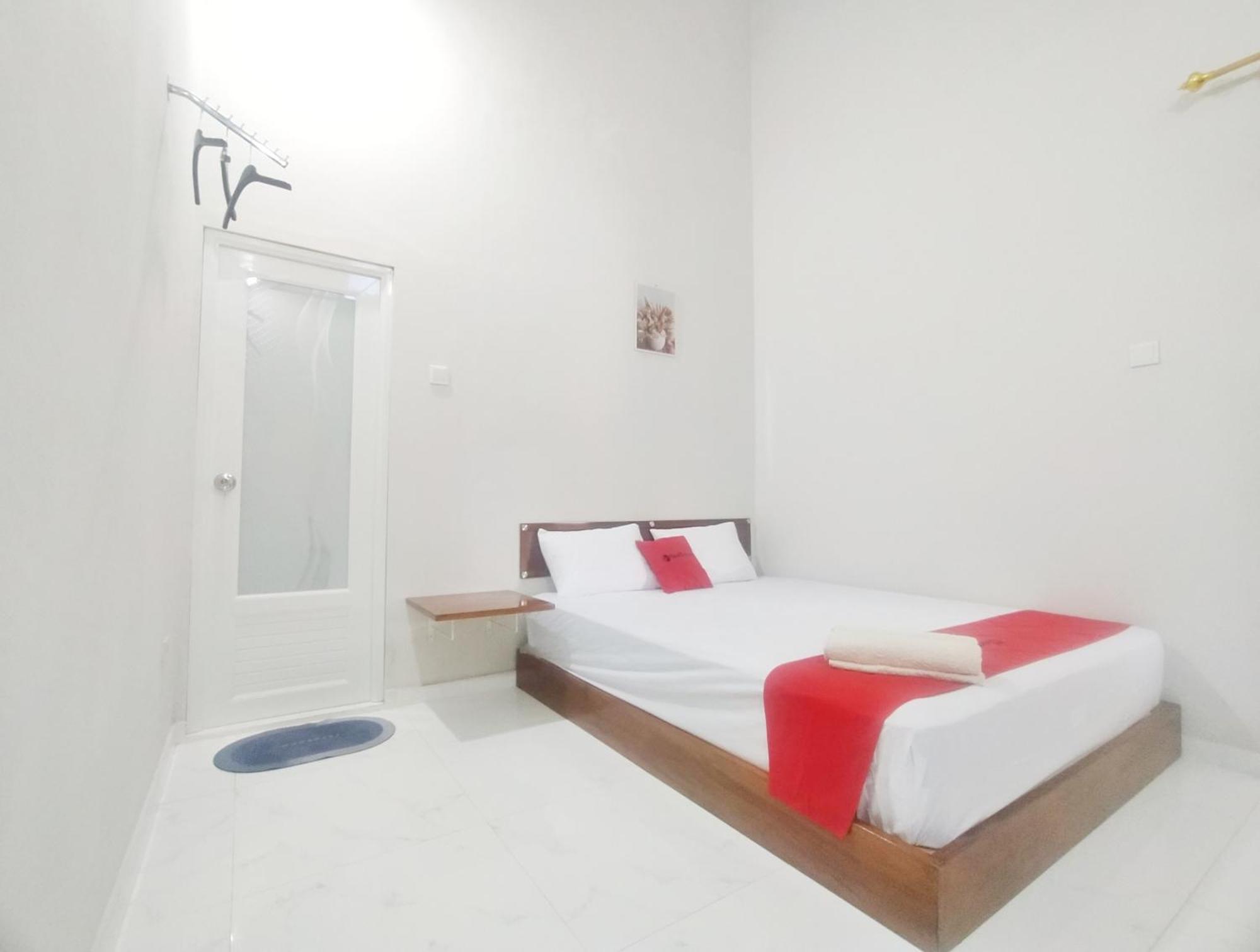 Hotel Reddoorz Syariah Near Stasiun Purwokerto Esterno foto