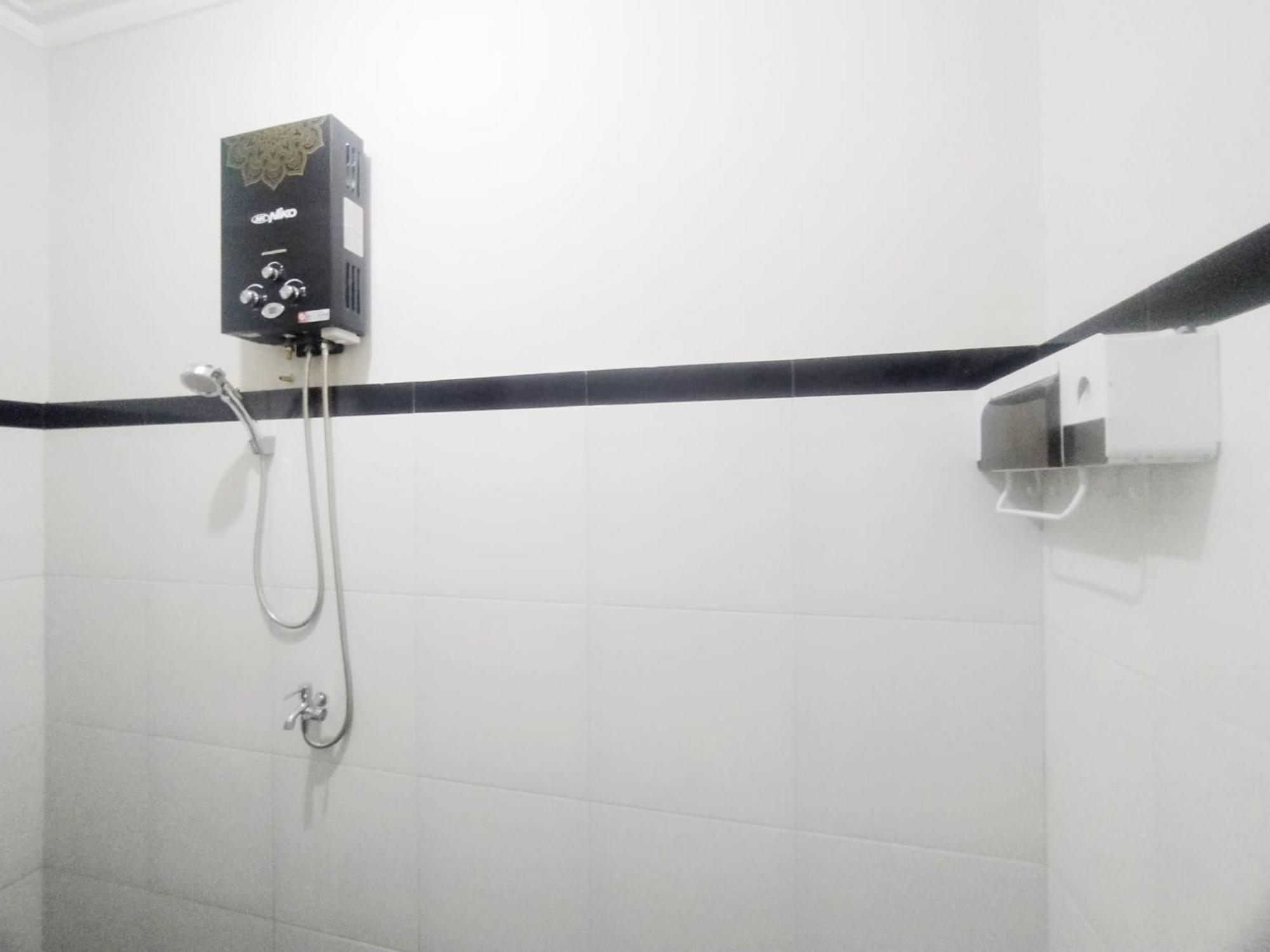 Hotel Reddoorz Syariah Near Stasiun Purwokerto Esterno foto