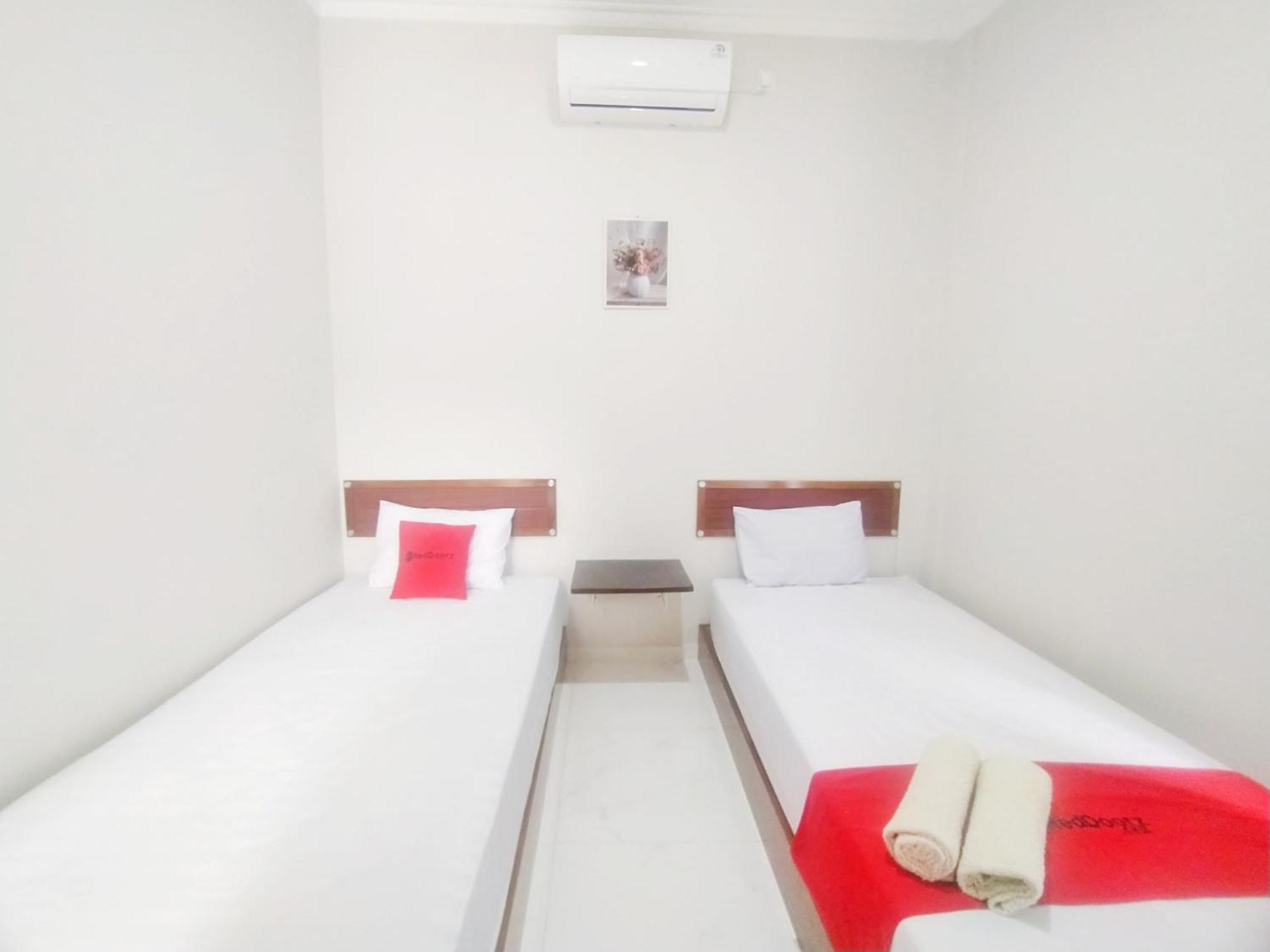 Hotel Reddoorz Syariah Near Stasiun Purwokerto Esterno foto