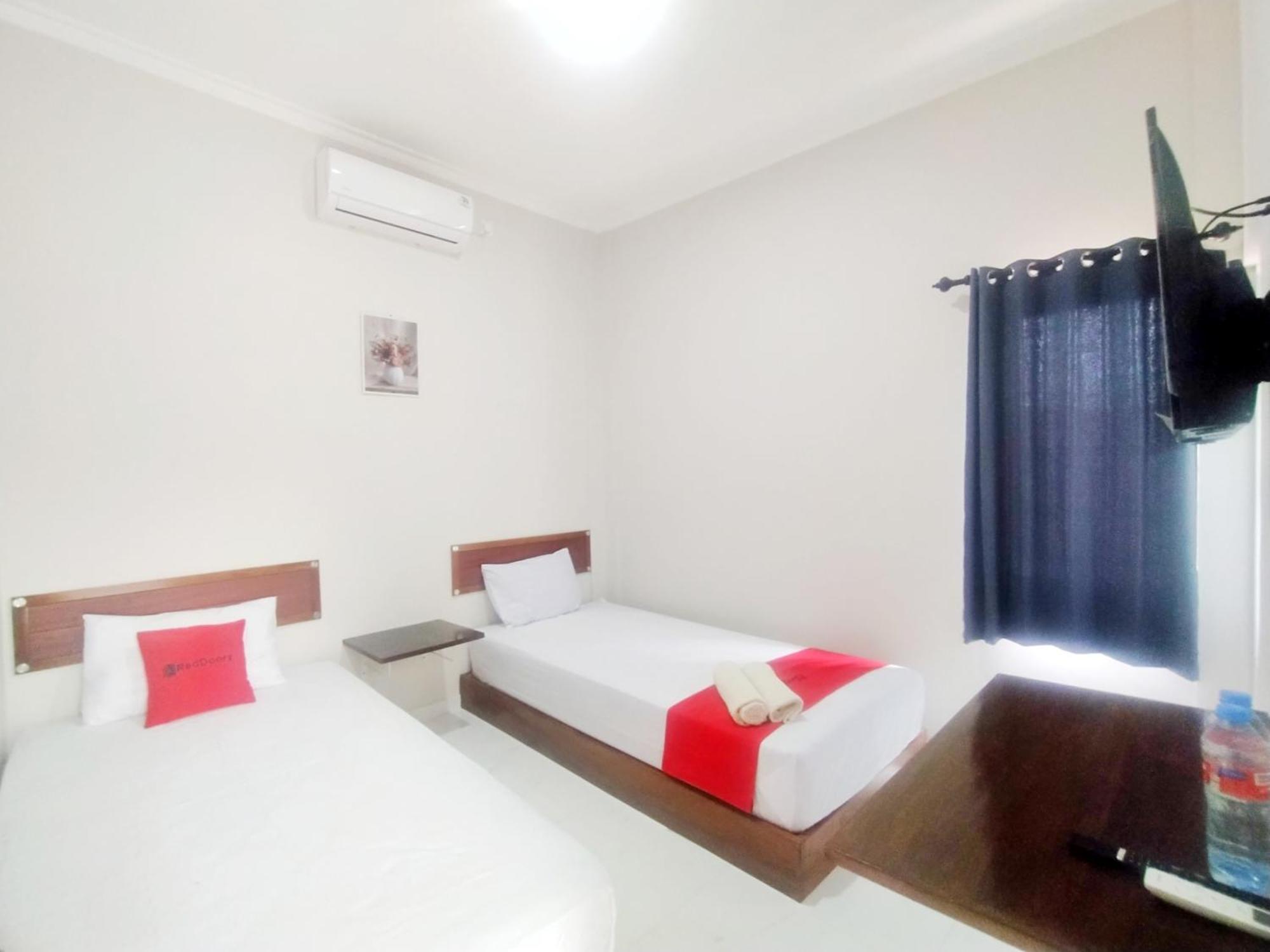 Hotel Reddoorz Syariah Near Stasiun Purwokerto Esterno foto