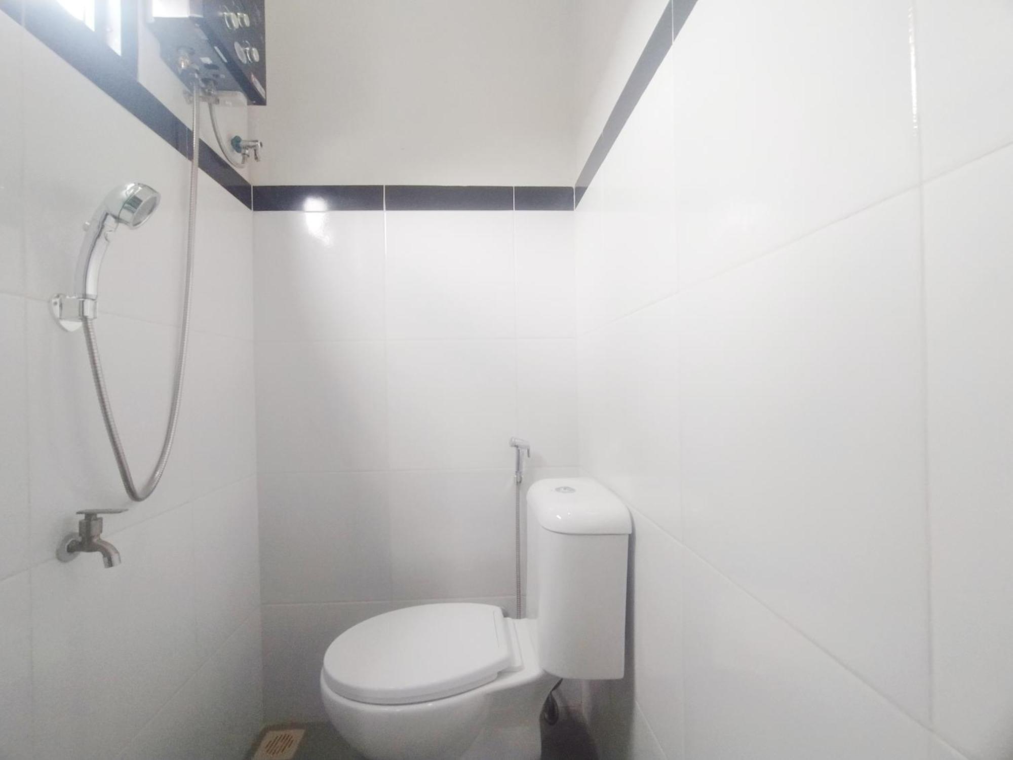 Hotel Reddoorz Syariah Near Stasiun Purwokerto Esterno foto
