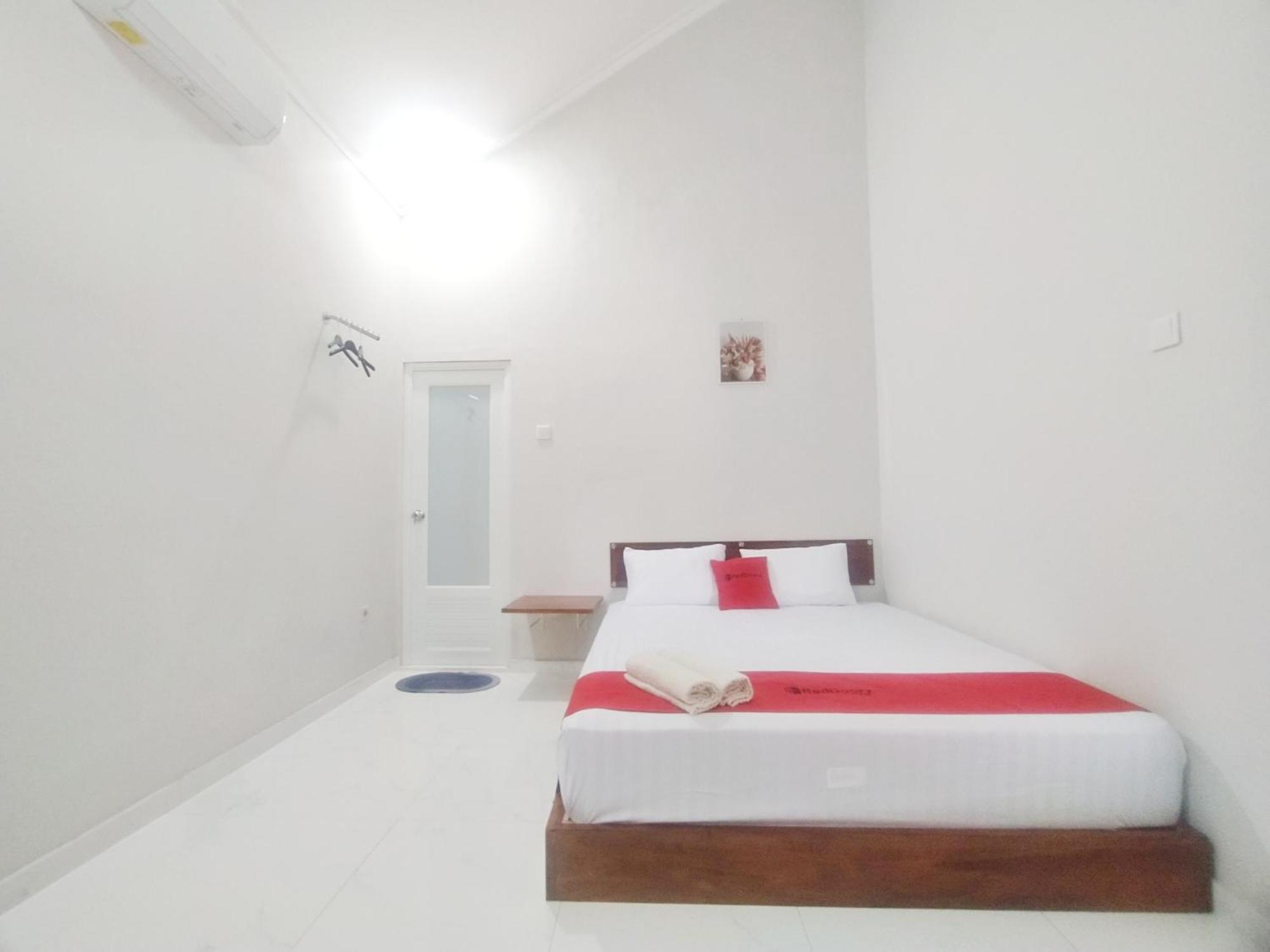 Hotel Reddoorz Syariah Near Stasiun Purwokerto Esterno foto