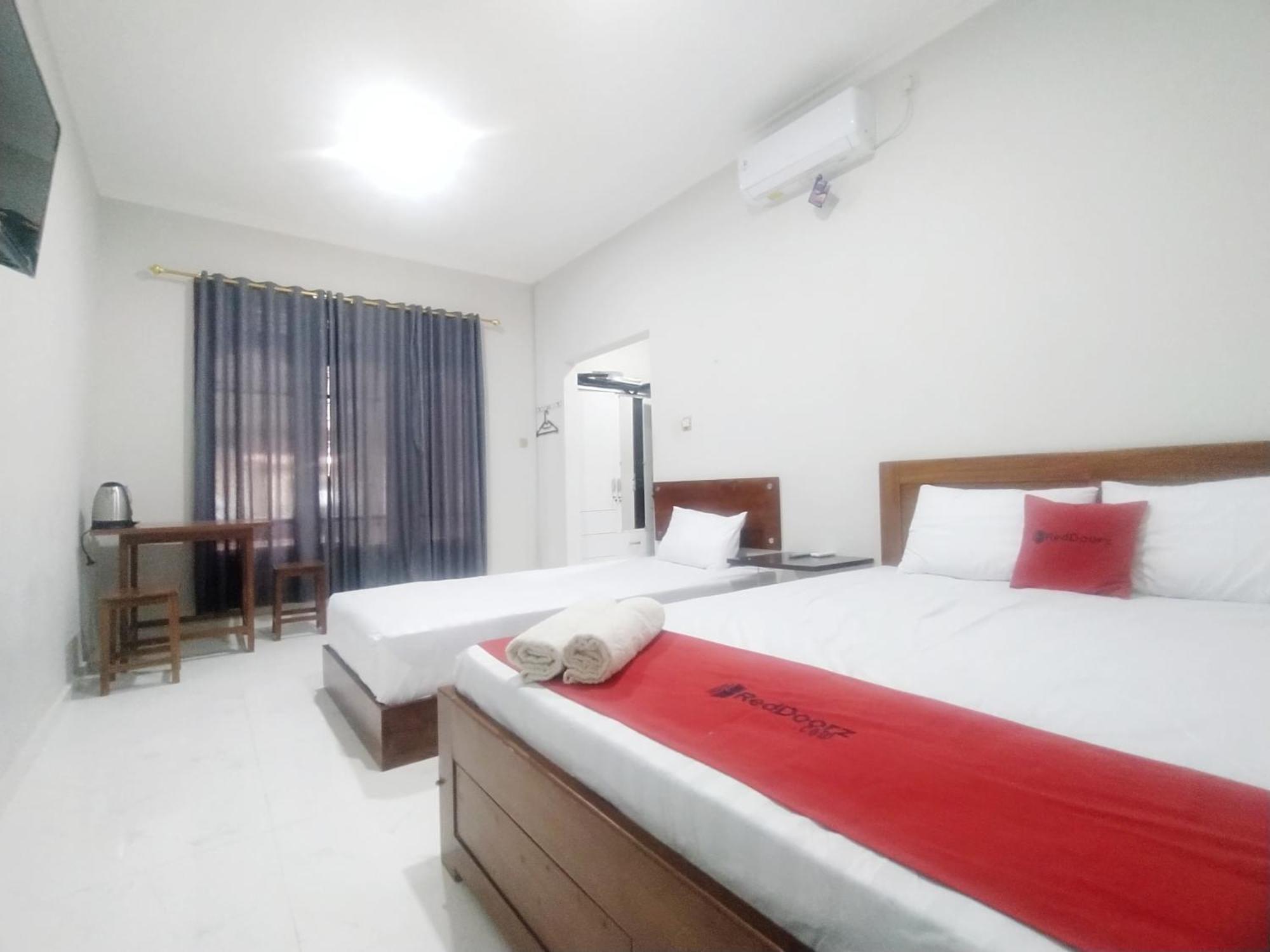 Hotel Reddoorz Syariah Near Stasiun Purwokerto Esterno foto