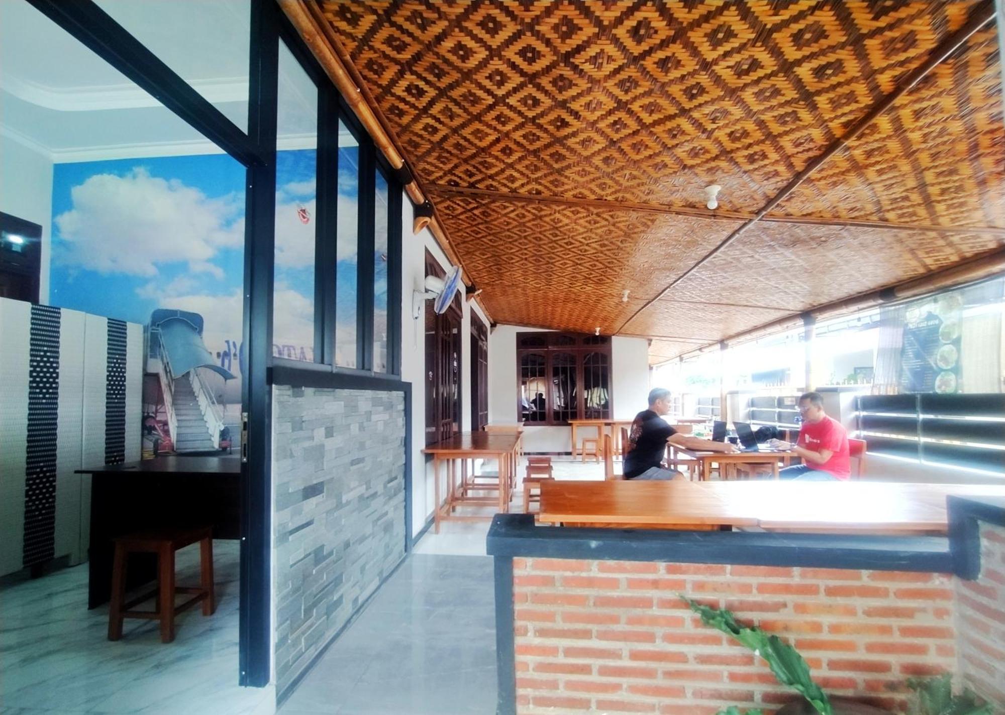 Hotel Reddoorz Syariah Near Stasiun Purwokerto Esterno foto