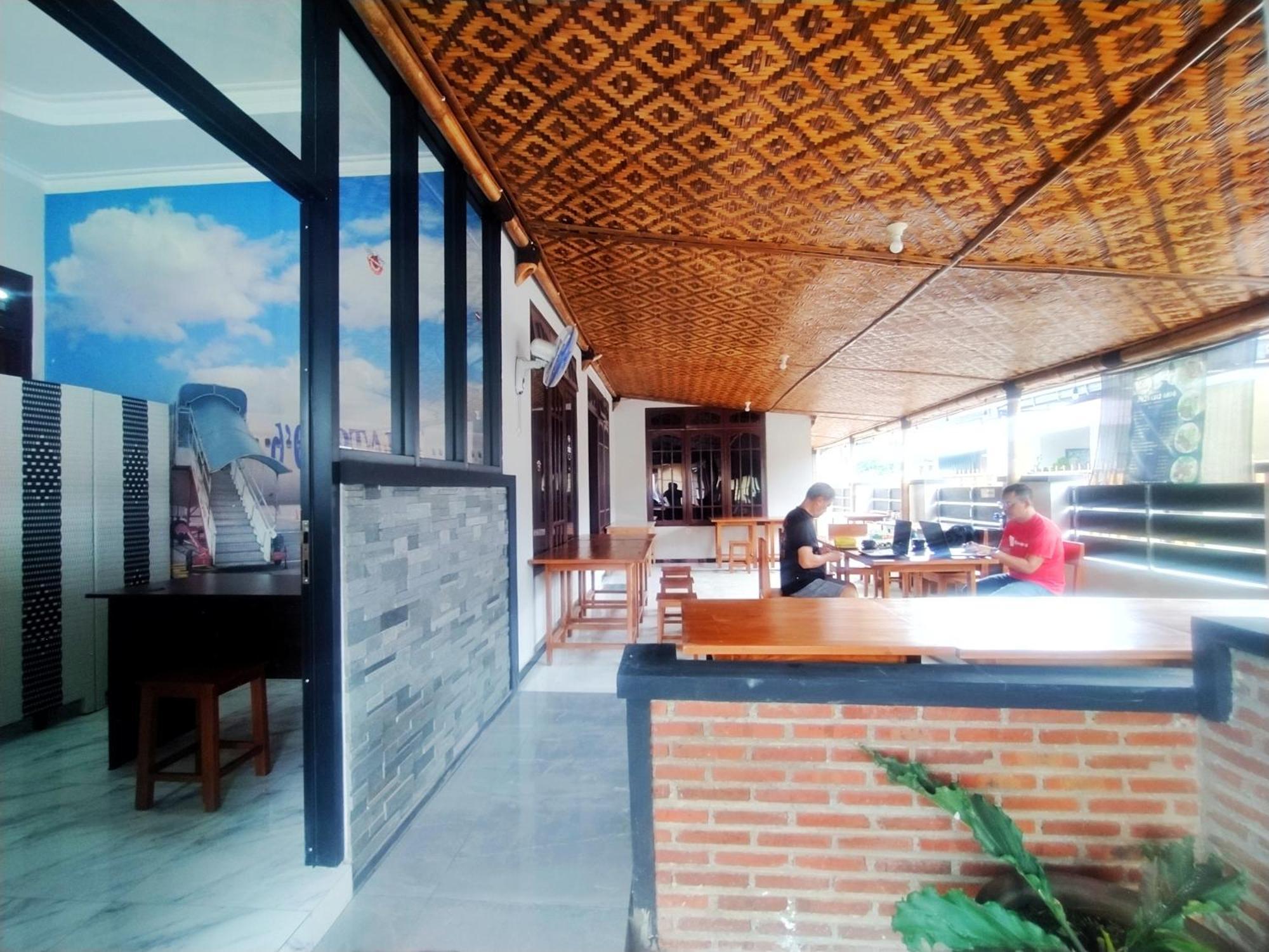 Hotel Reddoorz Syariah Near Stasiun Purwokerto Esterno foto